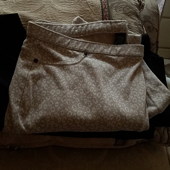 Pants - Picture 4 of 6